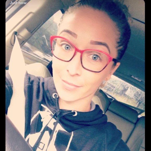 Meet your Posher, Courtney - Picture 7 of 7